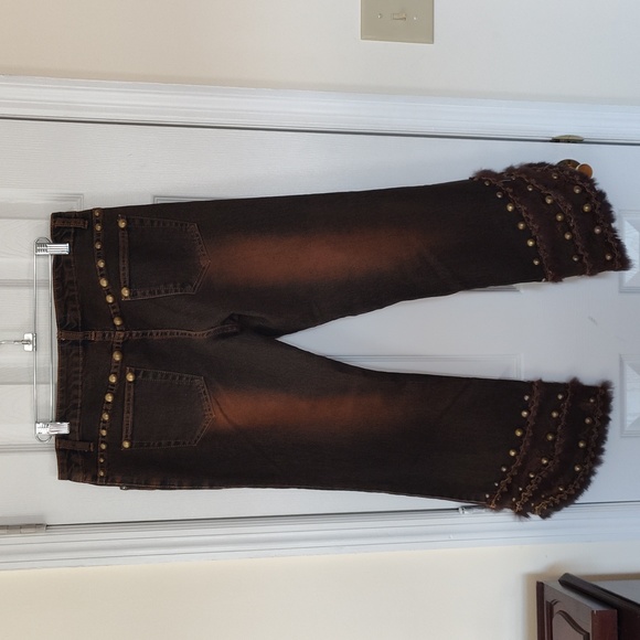 Unique capris - Picture 3 of 3